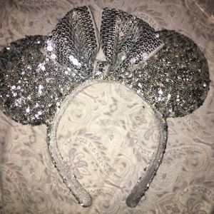Silver sequenced Minnie Mouse ears